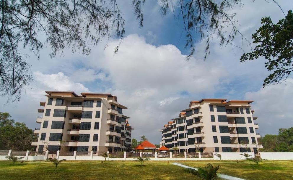Samsuria Beach Resort & Residence Чератинг Экстерьер фото
